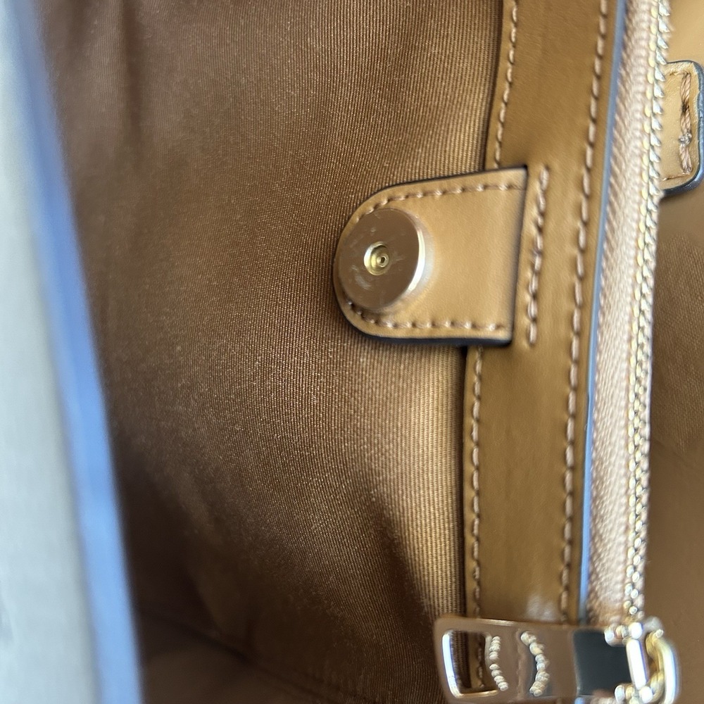 Coach Small Town Bucket Chalk White Floral Pebbled Leather Crossbody Excellent - Picture 8 of 14